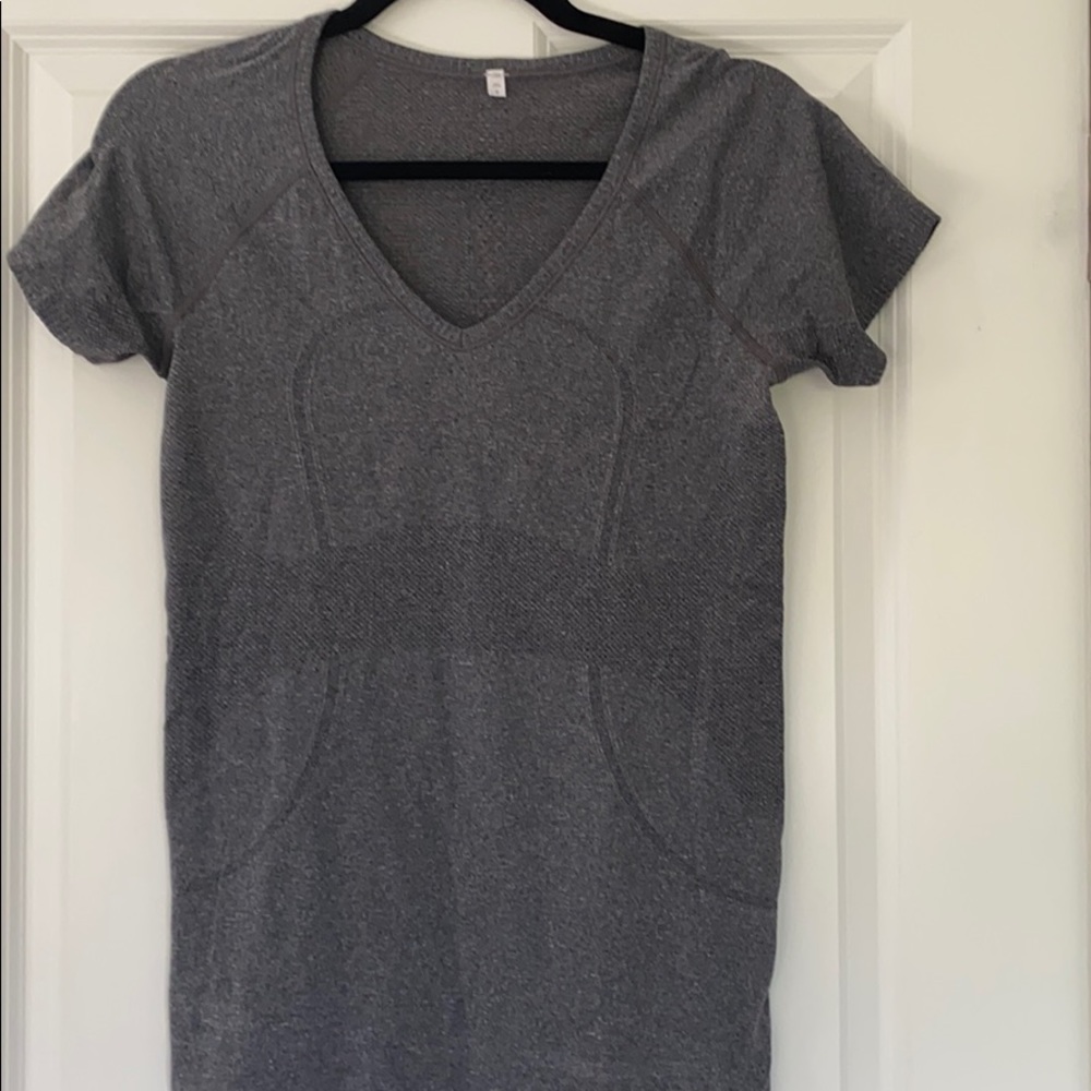 Lululemon gray v-neck swifty etc short sleeve